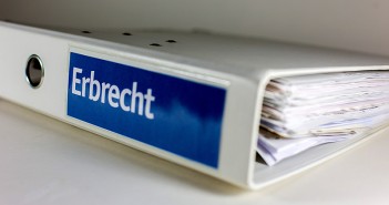 Der letzte Wille – darauf sollten sie beim Testament achten 1 Mit einem klaren Testament bestimmen sie, was mit ihrem Erbe geschehen soll. (c) Rainer Sturm_pixelio.de